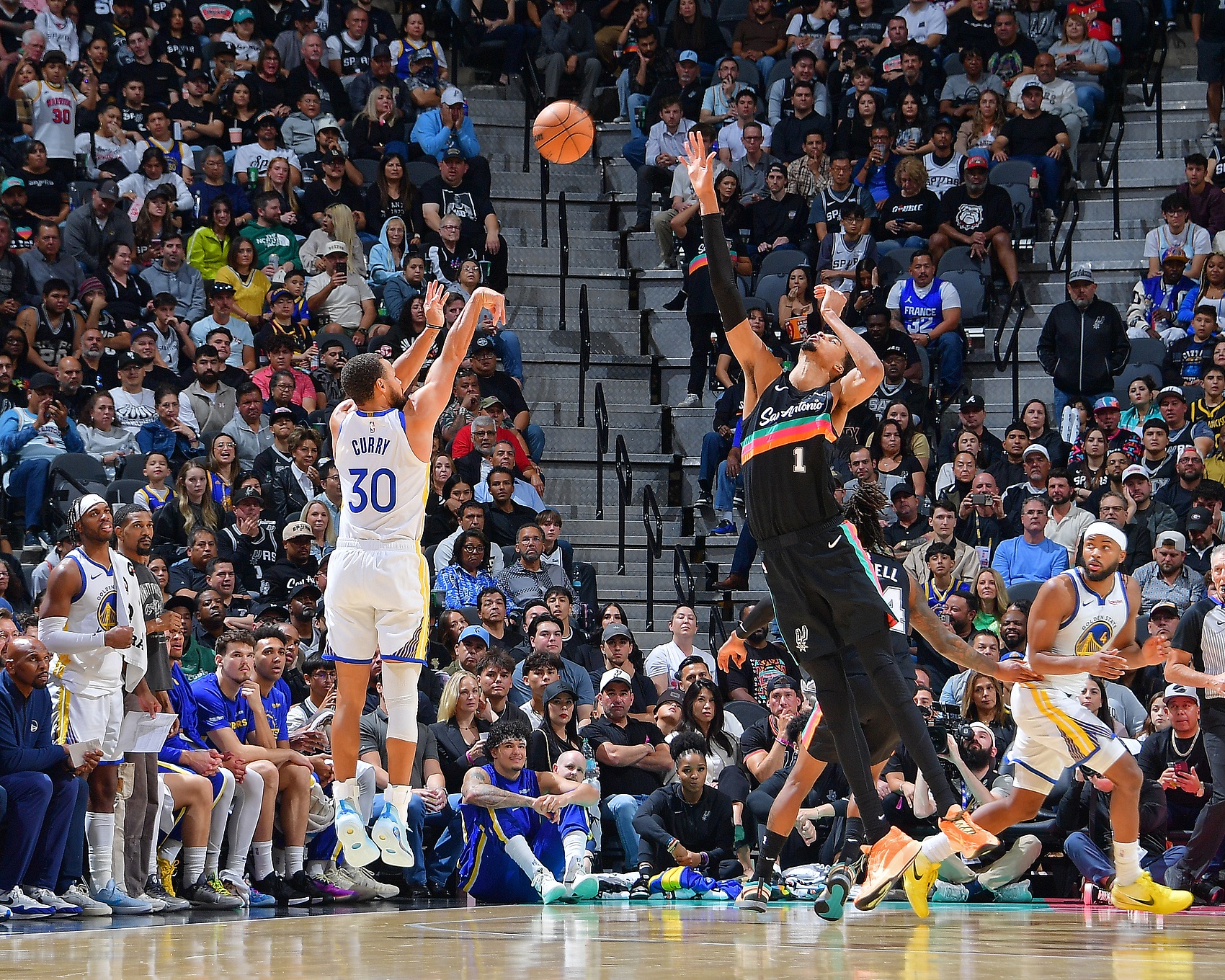 app下载-巴特勒报销勇士梦碎！美媒建议库里联手文班 福克斯&amp;索汉等成筹码